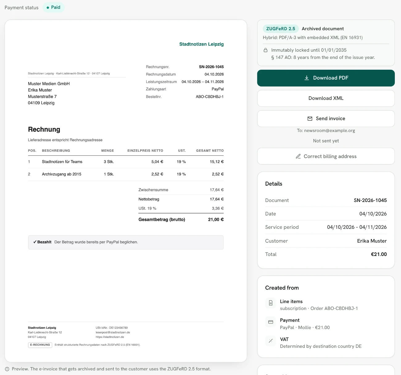Rechnungskit, invoice SN-2026-1045 from a subscription: preview of the German-language invoice with service period 04.10.2026 to 04.11.2026, line 1 "Stadtnotizen für Teams" 3 units at 5,04 € net, line 2 "Archivzugang ab 2015" 1 unit at 2,52 € net, VAT 19 % and a total of 21,00 €. On the right ZUGFeRD 2.5 as an archived document and buttons to download PDF and XML