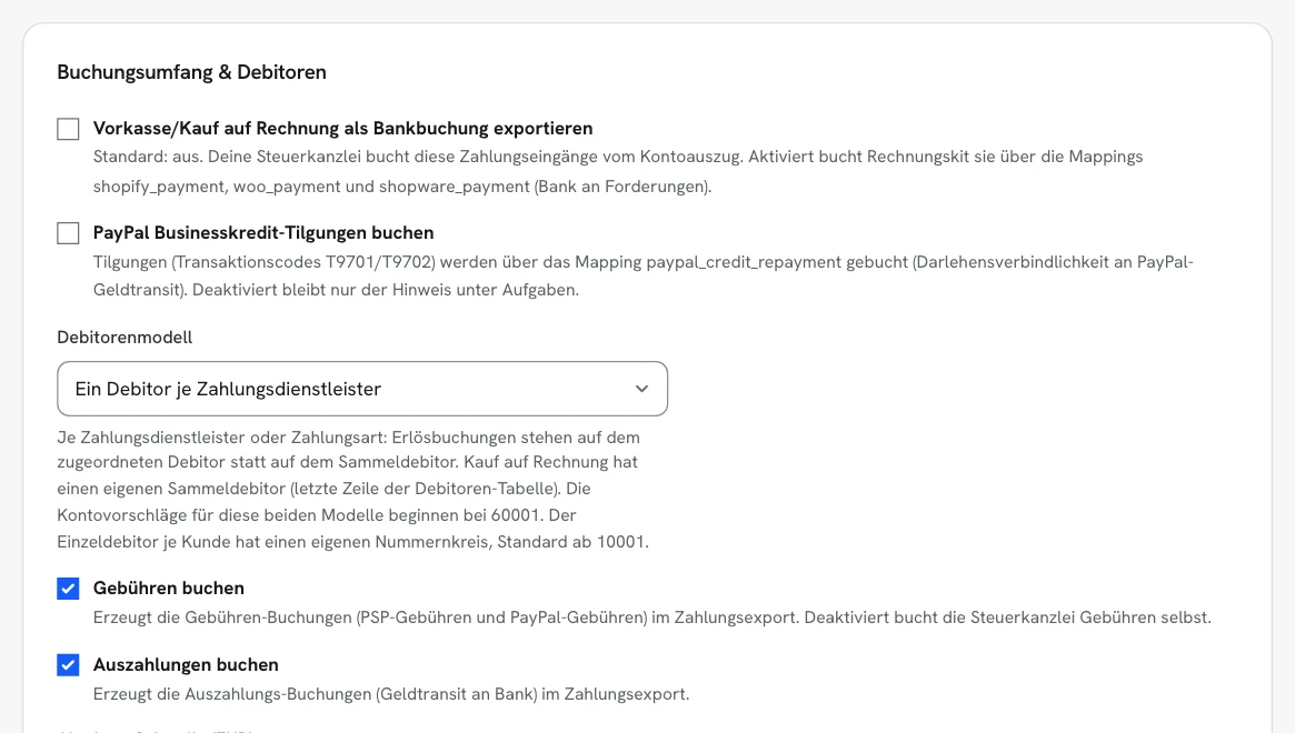 Rechnungskit, DATEV-Einstellungen, Bereich Buchungsumfang und Debitoren: Vorkasse und Kauf auf Rechnung als Bankbuchung exportieren (aus), PayPal-Businesskredit-Tilgungen buchen (aus), Debitorenmodell Sammeldebitor mit dem Hinweis, dass Kontovorschläge je Zahlungsdienstleister oder Zahlungsart bei 60001 beginnen und der Einzeldebitor je Kunde standardmäßig bei 10001, Gebühren buchen (an), Auszahlungen buchen (an) und Belege als DATEV Belegtransfer-Paket exportieren (an)