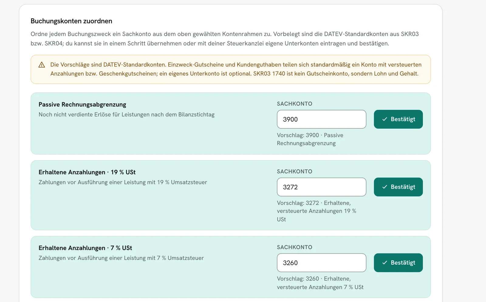 Rechnungskit, DATEV-Einstellungen, Bereich Buchungskonten zuordnen im SKR04: Passive Rechnungsabgrenzung auf 3900, Erhaltene Anzahlungen 19 % USt auf 3272 und 7 % USt auf 3260, jeweils mit dem Vorschlag aus dem DATEV-Standardkontenrahmen und dem Status Bestätigt