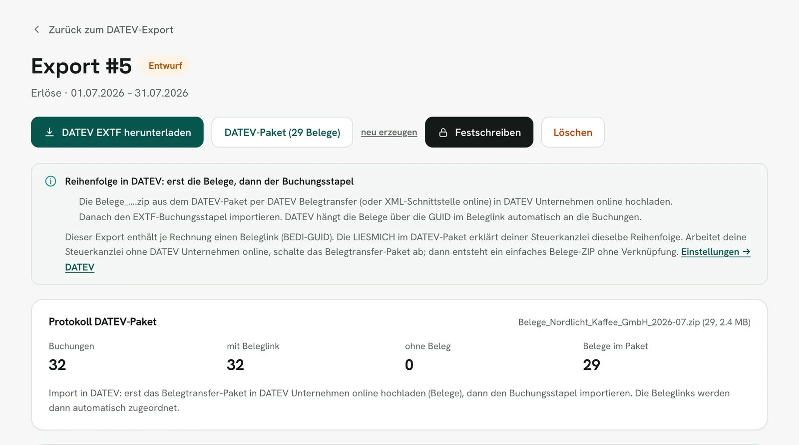 Rechnungskit, Export #5 Erlöse Juli 2026 als Entwurf mit den Knöpfen DATEV EXTF herunterladen, DATEV-Paket (29 Belege), Festschreiben und Löschen, dem Hinweis Reihenfolge in DATEV: erst die Belege, dann der Buchungsstapel, und dem Protokoll DATEV-Paket mit 32 Buchungen, 32 mit Beleglink, 0 ohne Beleg und 29 Belegen im Paket