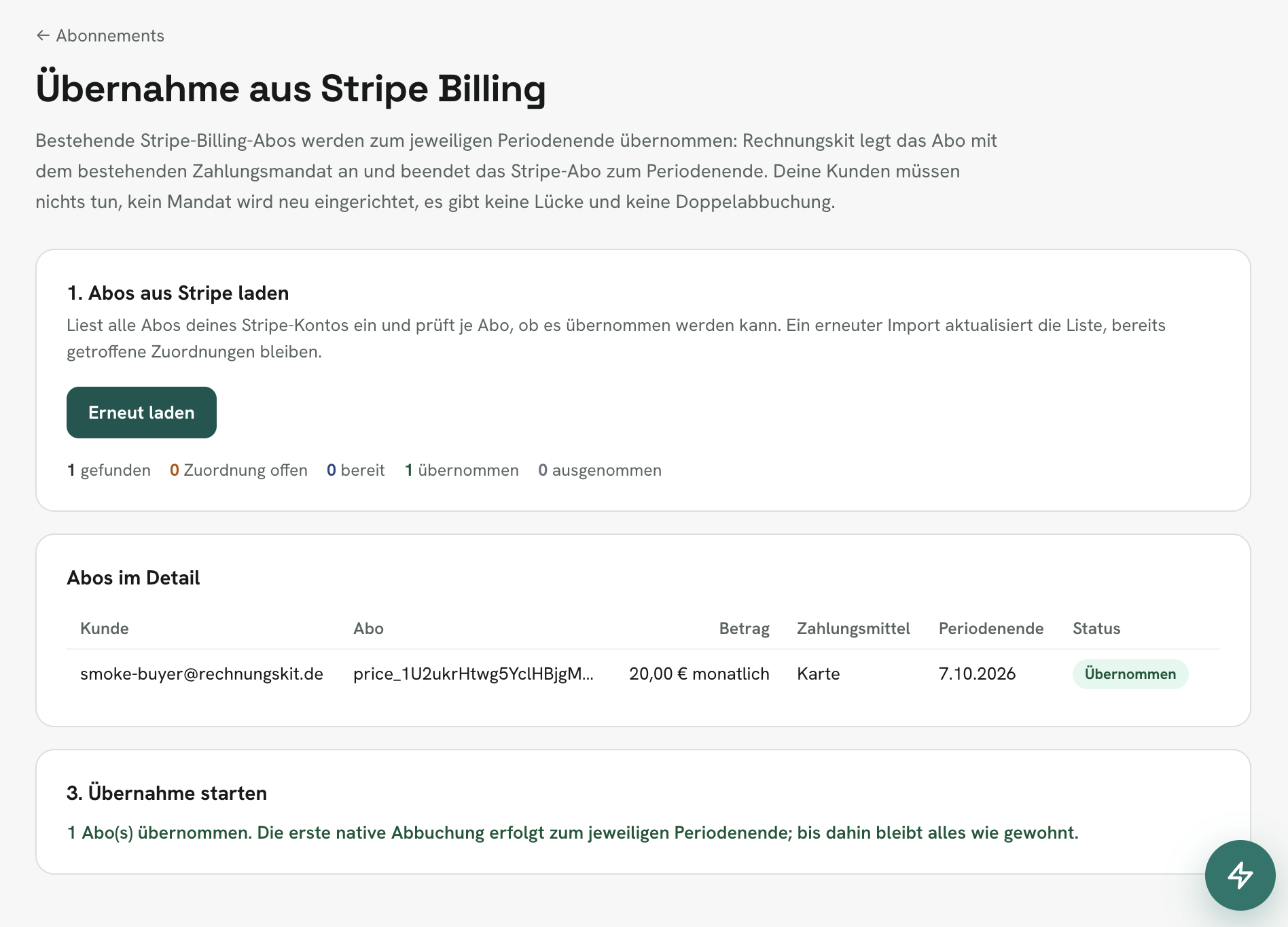 Der geführte Umzug in Rechnungskit: Abos aus Stripe laden mit Zähler, darunter die Abo-Liste mit Kunde, Betrag, Zahlungsmittel und Periodenende im Status "Übernommen" sowie die Bestätigung, dass die erste native Abbuchung zum Periodenende erfolgt